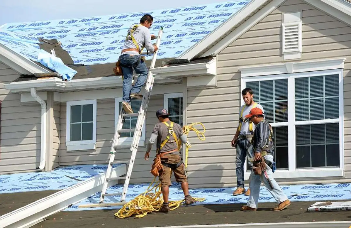Why Hiring a Local Spartanburg Roofing Contractor Saves You Time & Money